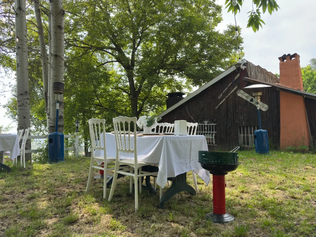 Uludağ yolunda doğa içinde hazır mangal ve restoran bahçesi