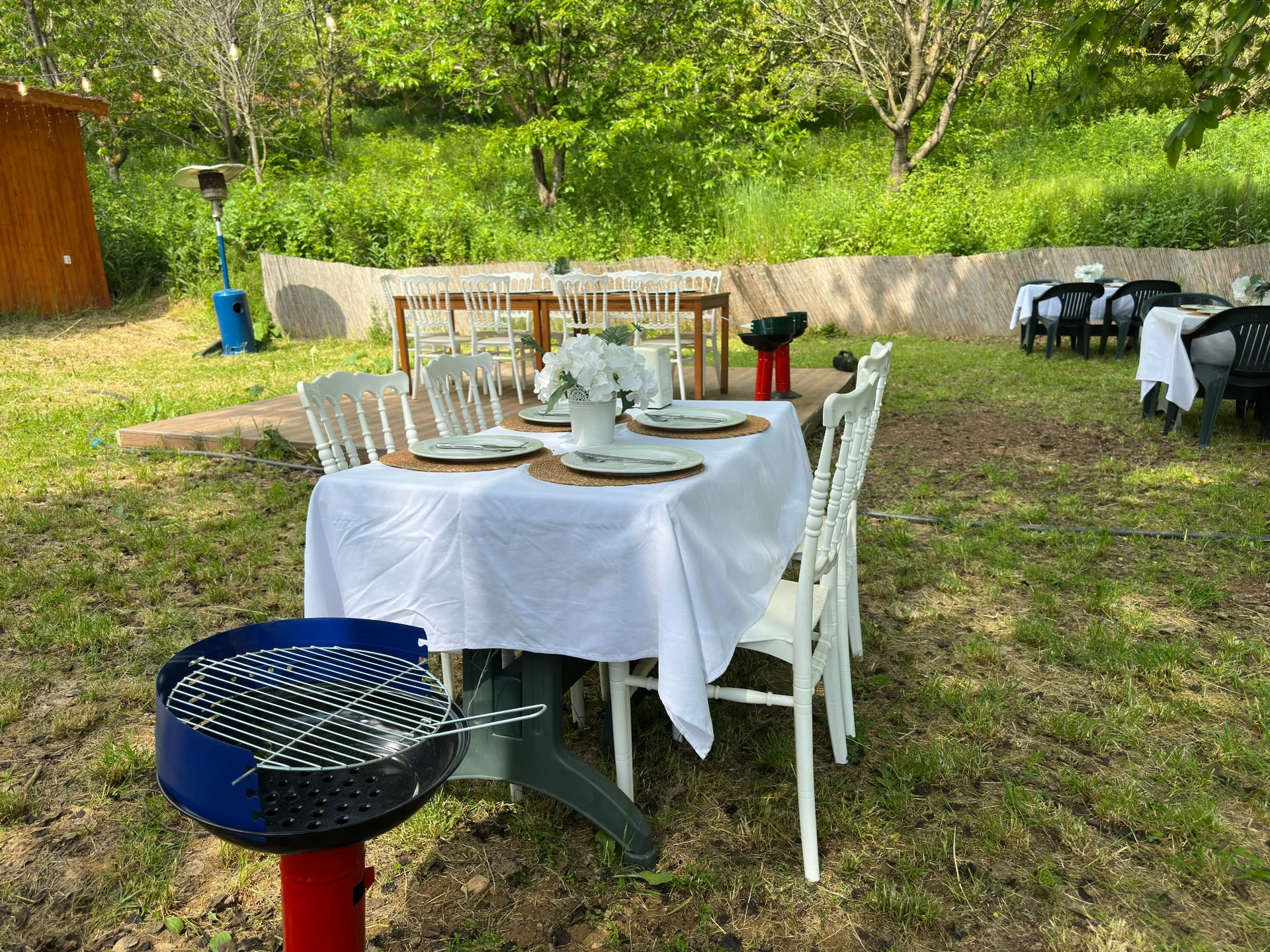Uludağ yolu sosyal medya mangal masası ve doğa içinde restoran